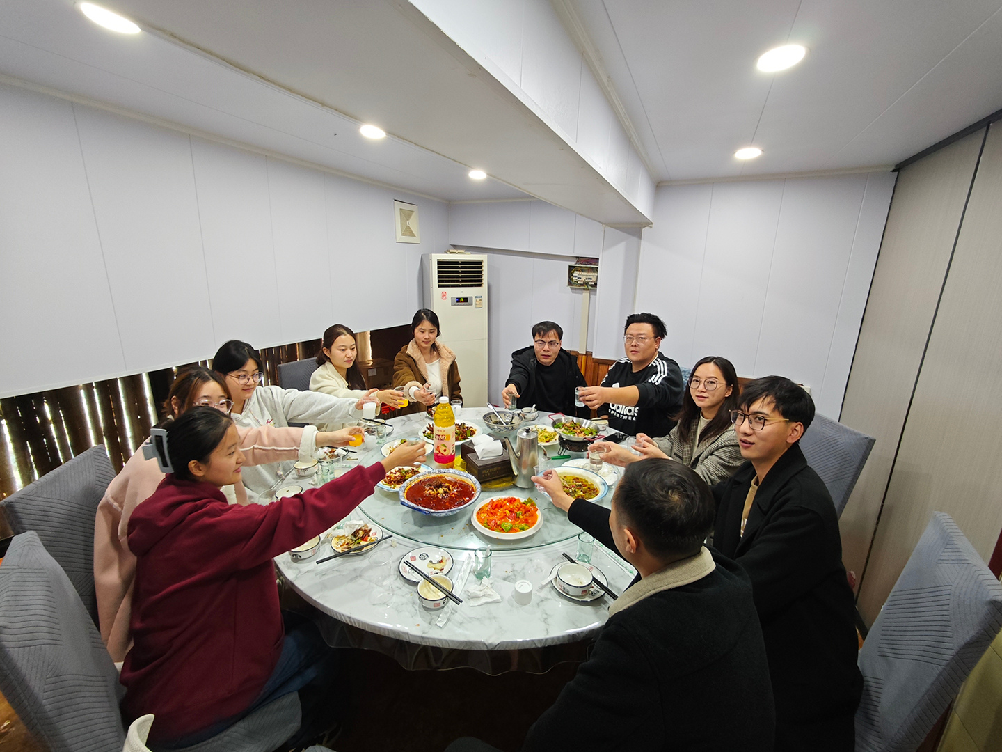 團(tuán)建聚餐.jpg